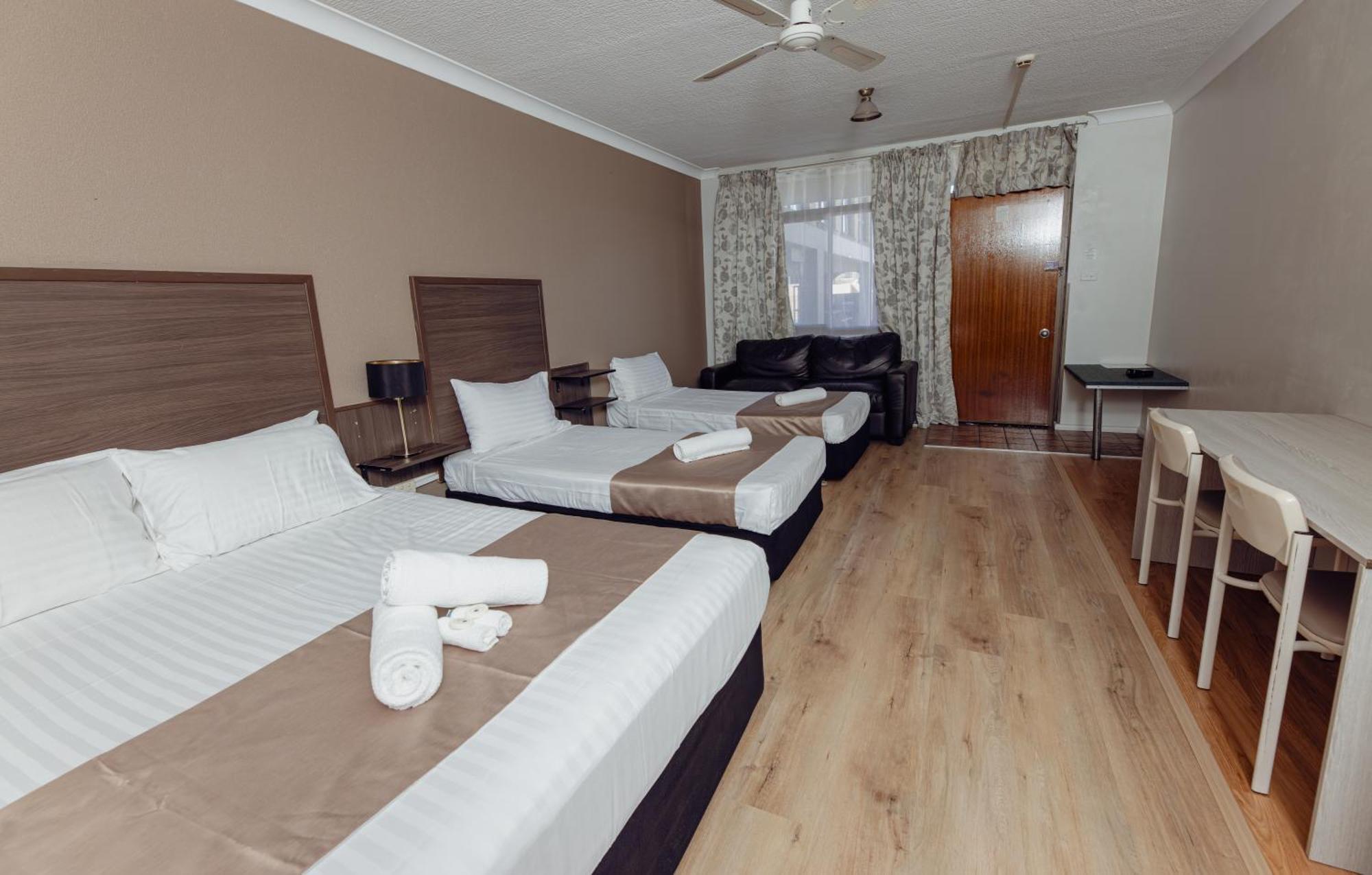 Cumberland Motor Inn Сеснок Екстериор снимка